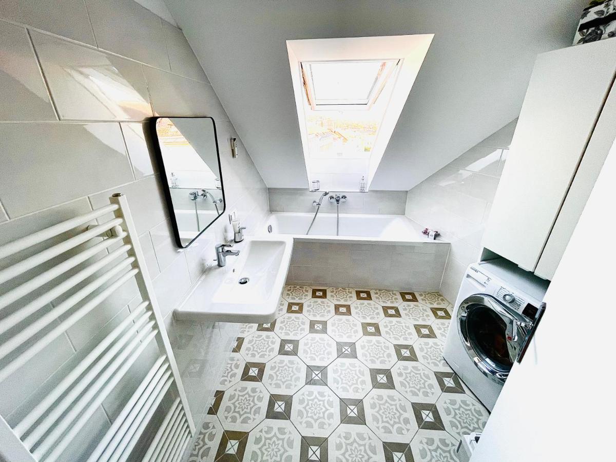 Modernes Appartement mit Fernblick Wien Exterior foto